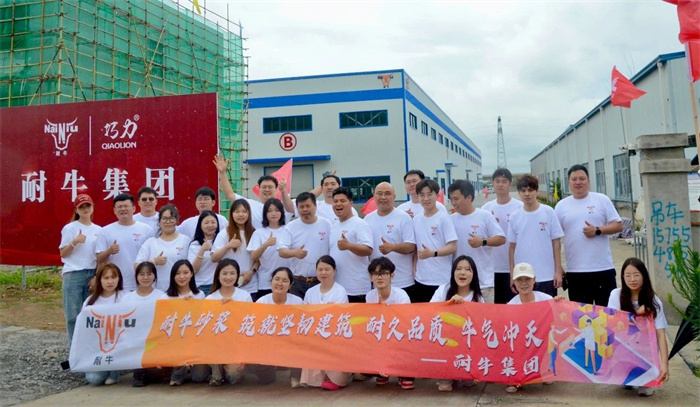 PA电子一飞冲天集团团建赋能新引擎：探秘工厂，铸造建材销售铁军.